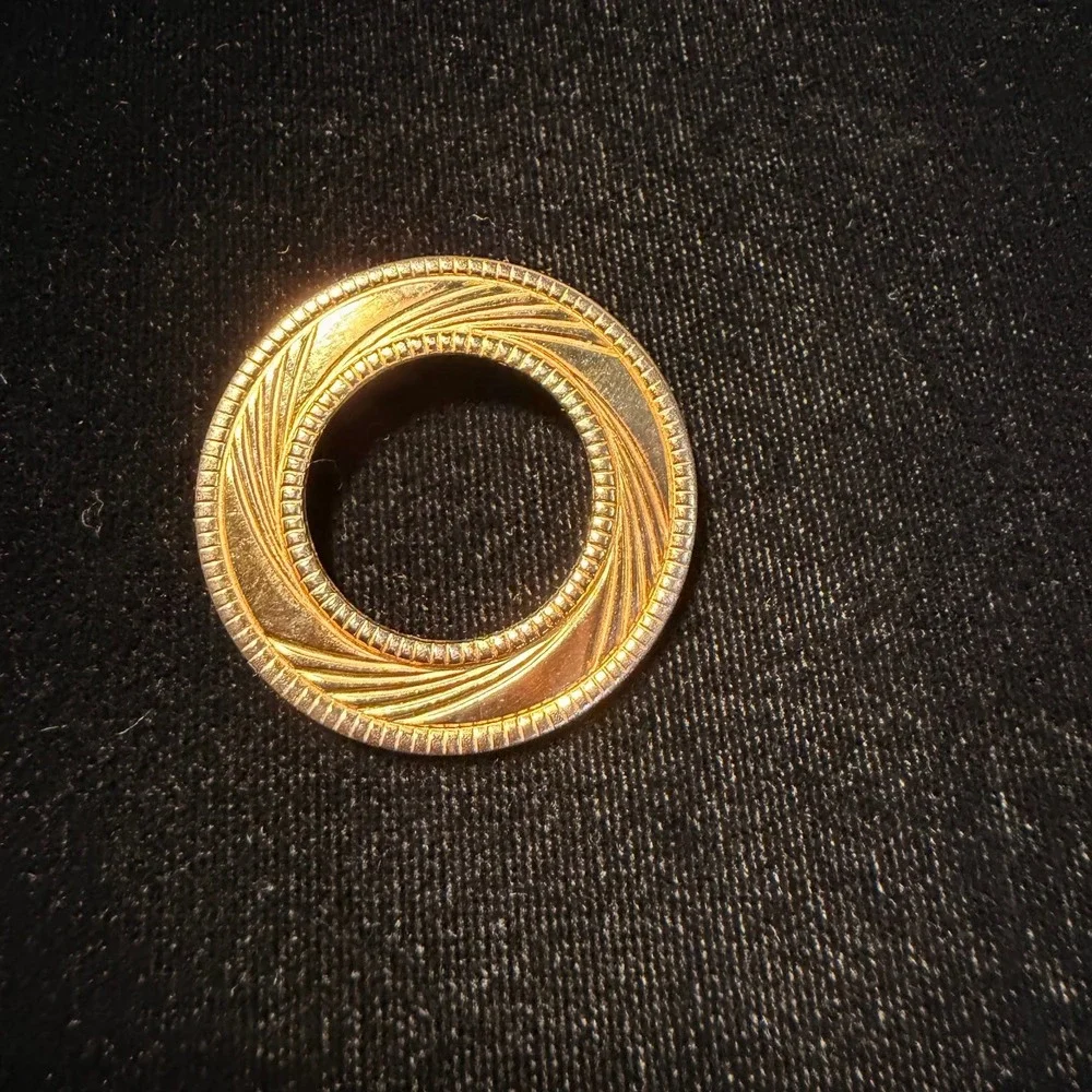 Vintage Gold‎ Tone Textured Circle Brooch Geometric Open Wreath Pin 1.5 Inch 70s